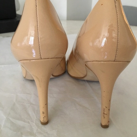 ANN TAYLOR Patent Pump in Beige - Picture 2 of 6